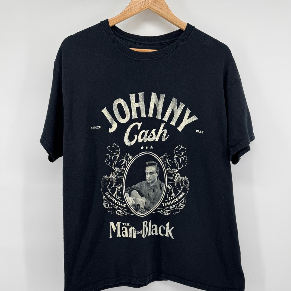 Cash Johnny Cash, The Man in Black Graphic Tee Women's Sz Lg Nashville TN